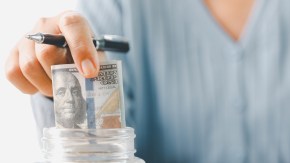 Mejorar la gestión del dinero puede ayudarte a crear un fondo de ahorro.